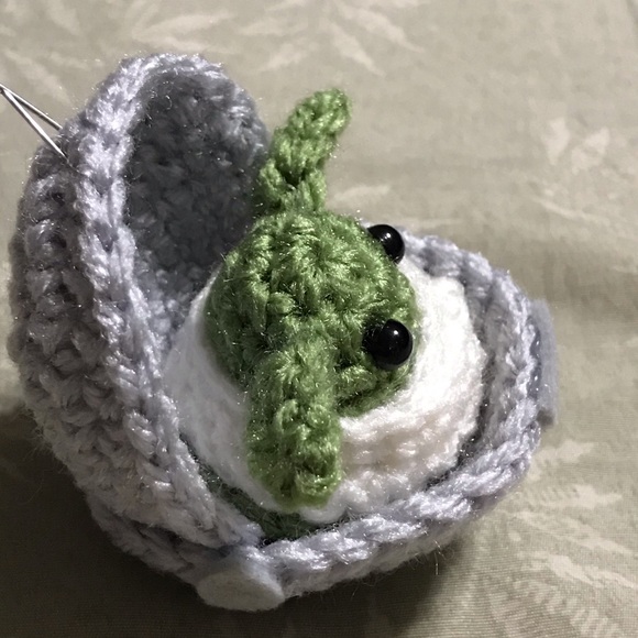 The Mandalorian Baby Yoda Crochet Figure - Picture 4 of 8
